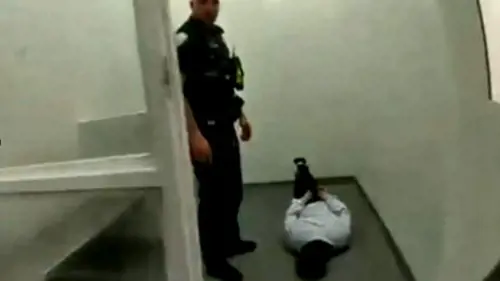 Polsi legati ai piedi: come funziona "hogtie", il metodo per immobilizzare Falcinelli