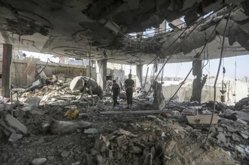 Sì di Hamas alla tregua. Israele: "Proposta modificata". Via all'attacco a Rafah