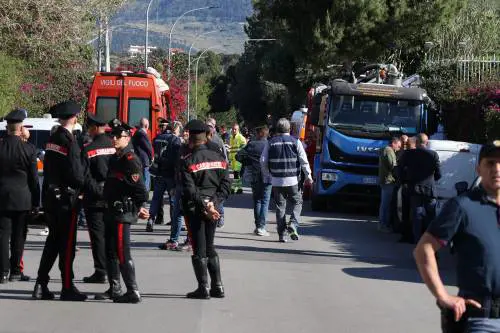 Giallo sugli operai morti. "Non dovevano scendere"