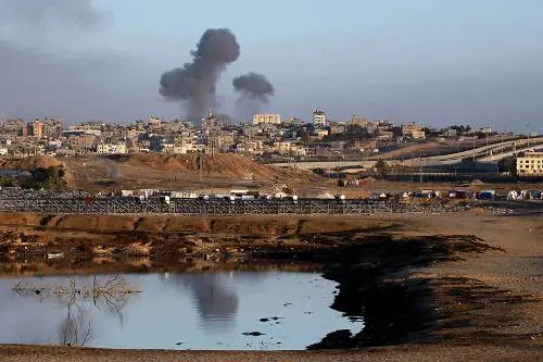 Appello a Israele: "Non entri a Rafah". Anche l'Italia fra i tredici firmatari