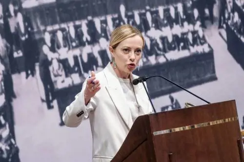 Roccella contestata, Meloni: "Show ignobile". Mattarella: "Contro civiltà"