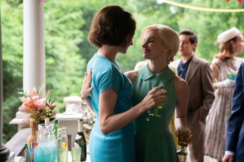 "Mothers' Instinct", Hathaway e Chastain in un drama-thriller zoppicante