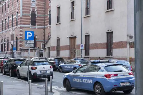 Maltrattamenti e violenza sessuale su minori: arrestati madre e patrigno