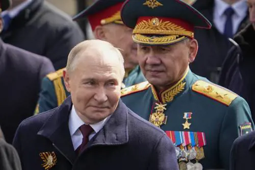 La svolta di Putin: via Shoigu. Fronte ucraino sotto attacco
