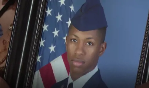 Florida sotto shock: agente di polizia spara e uccide un giovane aviere afroamericanao