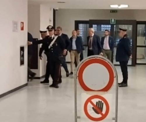 Le carte di Toti per tornare libero. Ma arriva una nuova accusa: falso