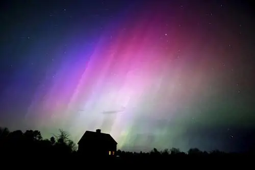 Tempesta geomagnetica e aurora boreale sull’Italia: ecco cosa sta succedendo