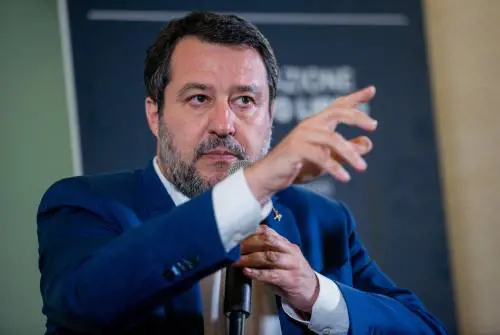 Salvini: "Rispetto Mattarella, ma non Macron"