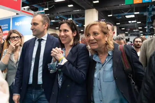 Tra la Schlein da Salone e lo Scurati da tormentone
