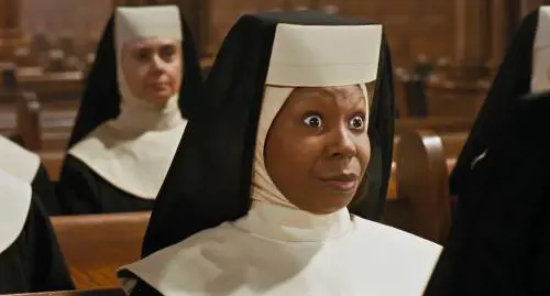 "Ho chiesto a Papa Francesco di recitare in Sister Act 3". La rivelazione di Whoopi Goldberg