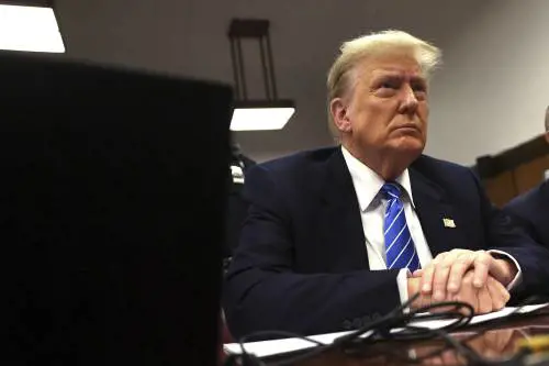 "Un figlio illegittimo e una relazione con una coniglietta": Cohen in aula inguaia (ancora) Trump
