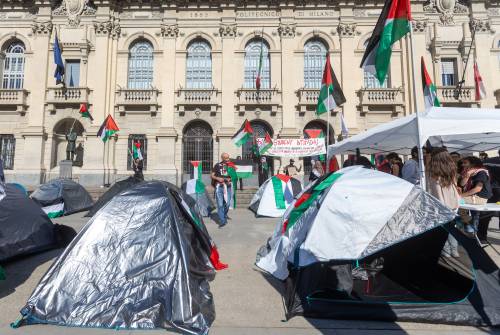 "Basta barricate filo Hamas, noi vogliamo studiare". E alla Statale si levano le tende