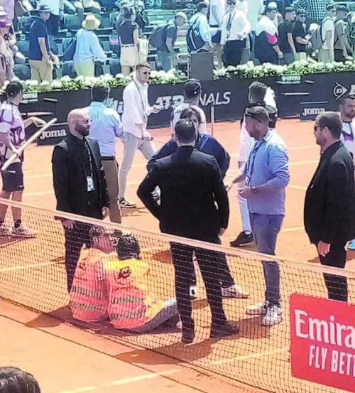 Gli ecovandali di Ultima Generazione inquinano anche le partite di tennis