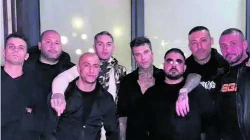 Accoltellato dagli ultras del Milan. C'è anche uno del gruppo vicino a Fedez