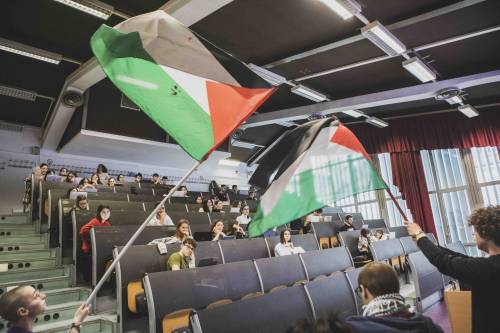 L'Intifada italiana tra assedi e ultimatum