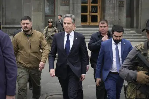 Blinken apre ai raid con armi occidentali in Russia: "Decisione che spetta a Kiev"