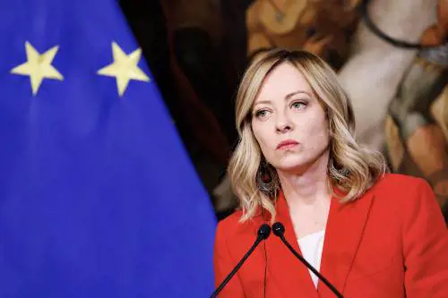 "Fa eco a Mussolini". L'autogol della stampa britannica su Meloni e premierato