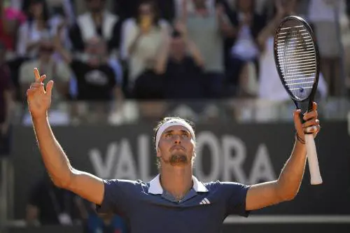 Internazionali, Zverev batte Tabilo in rimonta: il tedesco è il primo finalista