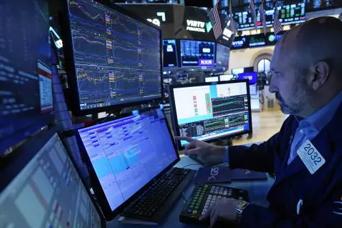 Lunedì nero per le Borse. Milano chiude a -2,26% e brucia 15 miliardi di euro