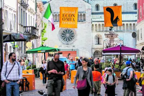 Artisti, talent e giovani divulgatori. "Le voci di domani" e idee in piazza