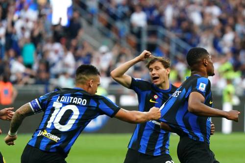 L’Inter riprende nel finale la Lazio: a Kamada risponde Dumfries