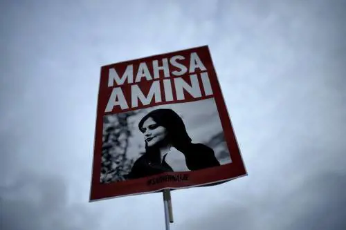 Oppositori in festa, ma il crollo del regime è impossibile