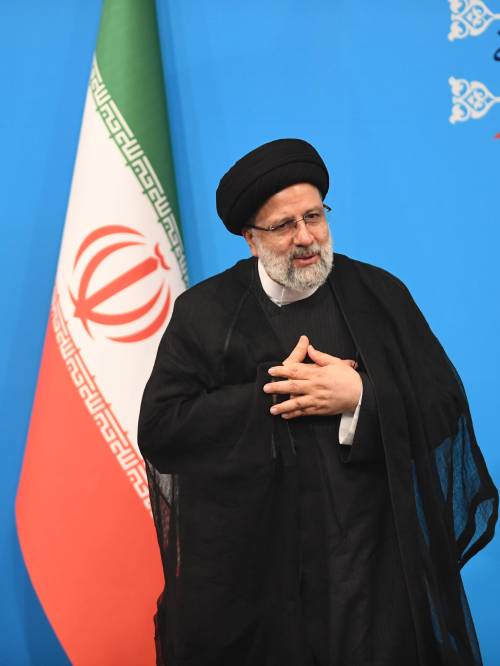Khamenei più solo, i nuovi volti del potere e le mire pasdaran: chi comanderà in Iran