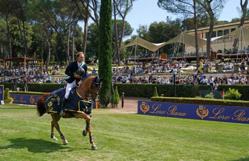 Piazza di Siena. Subito l'evento con la musica di Puccini. Inaugurata la mostra sui cavali del principe Rospigliosi