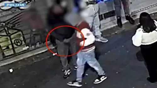 Via Gola, spaccio a cielo aperto in cambio di oggetti rubati