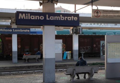 "Mia figlia molestata, vi ammazzo tutti". E minaccia i clochard con la pistola a Milano Lambrate