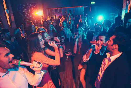 “Kespettacolo” con la serata karaoke al Diaz 7 Milano