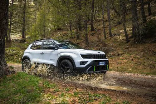 Jeep Avenger 4xe, guarda la gallery