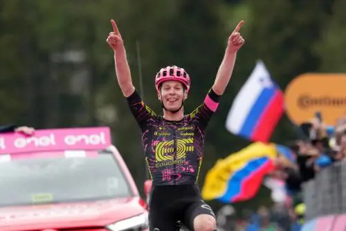 Giro, il tappone dolomitico sorride a Steinhauser. Pogacar stacca tutti