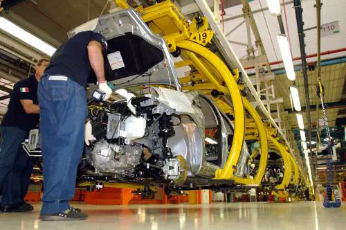 Auto, il pressing dà frutti. La Ue ora riapre il dossier