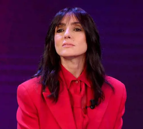 "Mi dicevano che ero scema e grassa...". Lo sfogo di Ambra Angiolini su Non è la Rai