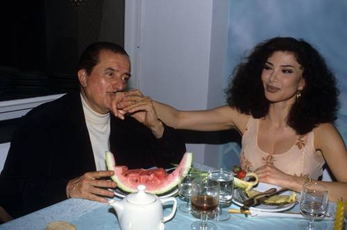 Sandro Paternostro e Carmen di Pietro paparazzati in un locale a Roma (1994)