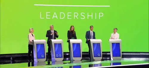 "Meloni antidemocratica, mai al governo in Ue". La sinistra si scatena contro von der Leyen