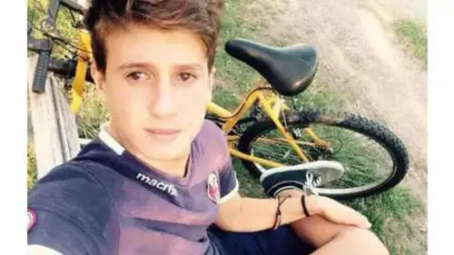 "Davide è come morto, la giustizia non ci rispetta". L'ira dei genitori di Ferrerio, massacrato di botte dal rom