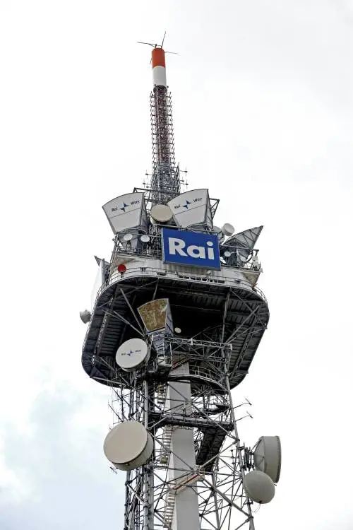 Quell'italica abitudine di privatizzare, ma sempre e soltanto a metà