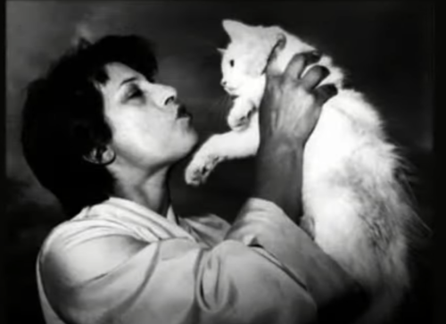 Immagine tratta dal video "Anna Magnani with cats"