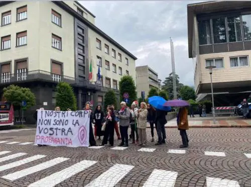 Roccella contestata. E lei risponde così: "Ostilità verso la maternità"