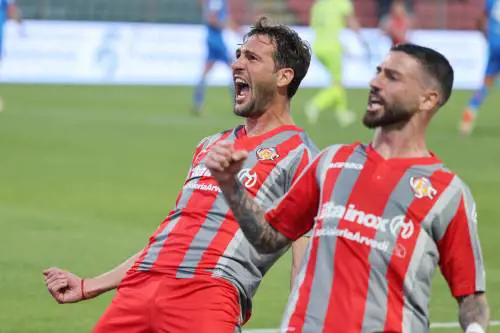 Serie B, la Cremonese travolge il Catanzaro e raggiunge il Venezia in finale