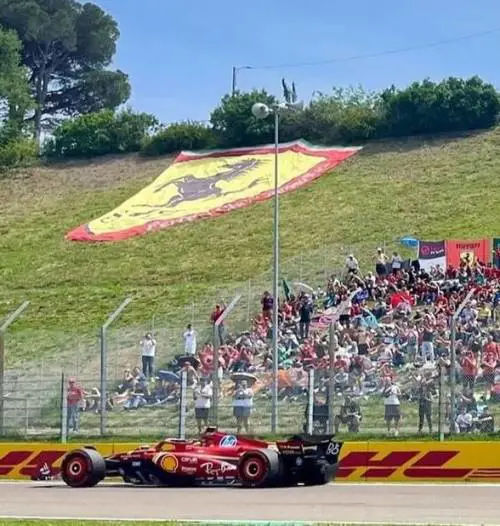 Ferrari, clamoroso furto: rubato un vecchio portafortuna della Rossa. Scatta l'appello