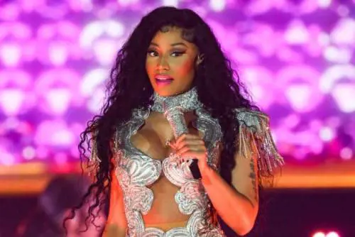 Nicki Minaj viene arrestata in aeroporto: cosa è successo