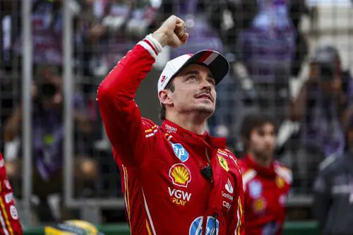 "Pensavo a mio padre...". Le lacrime di Leclerc per la vittoria a Montecarlo
