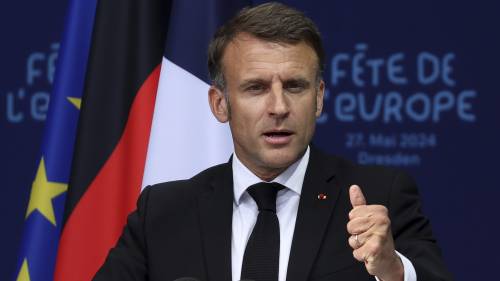 Macron lancia l'allarme da Dresda: "La Russia può arrivare qui domani"