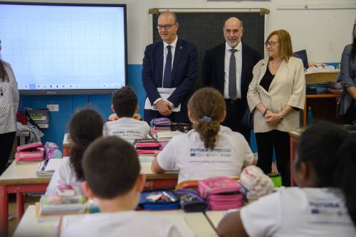 Il piano di Valditara: "Diamo i fondi Pnrr alle scuole più fragili contro l'abbandono"