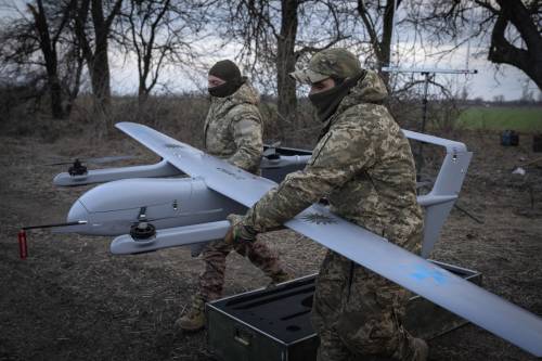 Incursione ucraina nei cieli russi: la difesa di Putin abbatte un drone vicino a Mosca