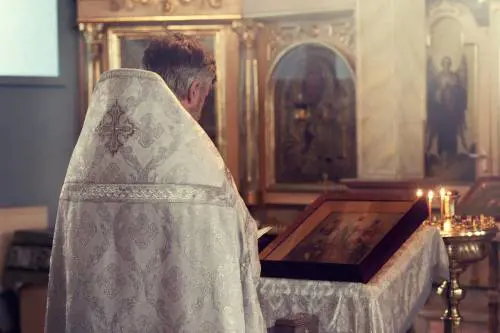 Lo spiritual coach non è una brutta idea. Ma per andare "oltre" serve il prete confessore