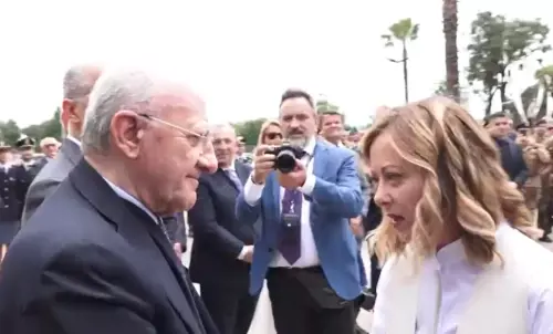 "Sono quella stronza della Meloni". E Giorgia gela De Luca - VIDEO